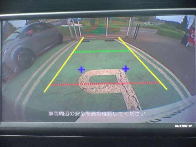 車庫入れや後方確認に便利な、バックモニター搭載！車幅線が表示されるので安心です。一度使用すると、手放せなくなる装備です！