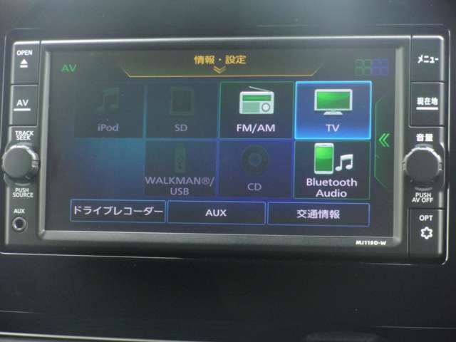 純正メモリーナビ (MJ119DーW)搭載！フルセグTV・Bluetoothオーディオ機能付き♪操作スイッチが分かりやすく、便利なタッチパネル式。目的地まで案内してくれるので、長距離ドライブも安心です！