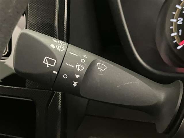 運転席廻りの画像になります