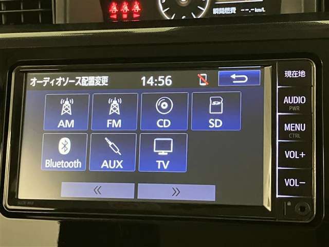 いまや必須装備「ナビゲーション」搭載！知らない場所に、スイスイッとドライブ。なんて便利な機能でしょうか？もう、これなしではハンドルを握れませんね！でも、運転中の操作は危険ですのでご注意ですね☆