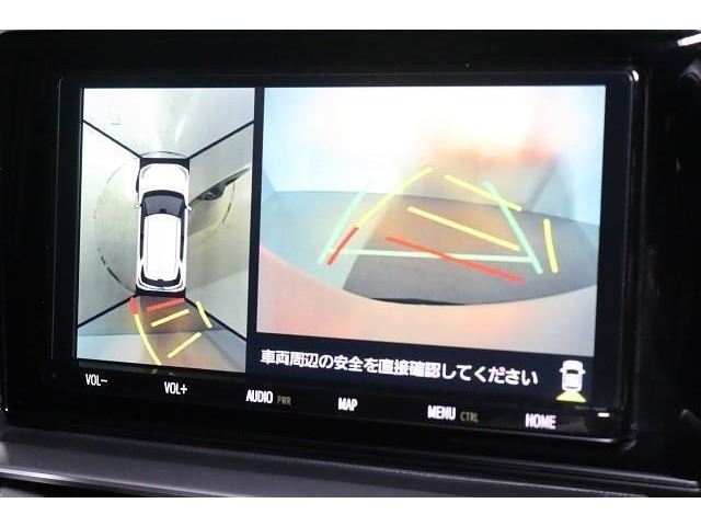 パノラミックビューモニター付き。　バック時に車両周辺の映像も表示することで、目が届きにくい場所も確認できて安心です！