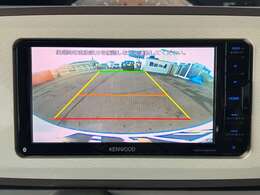 【バックカメラ】駐車時に後方がリアルタイム映像で確認できます。大型商業施設や立体駐車場での駐車時や、夜間のバック時に大活躍！運転スキルに関わらず、今や必須となった装備のひとつです！