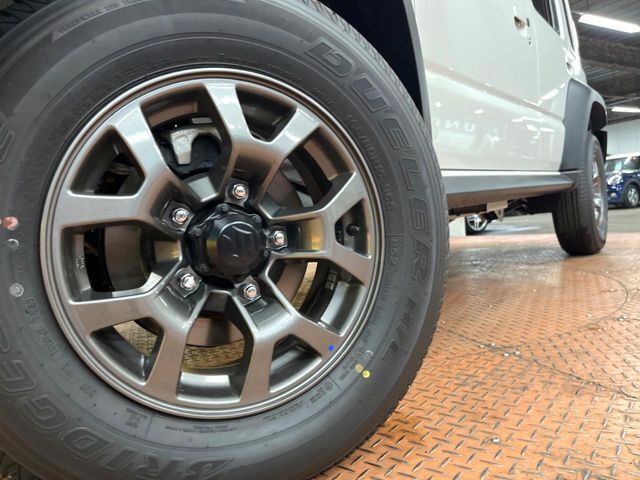 【純正15インチアルミホイール】外観にマッチした純正アルミホイールを装着しております。各種社外アルミホイールや、スタッドレスタイヤも取扱いしております。是非ご相談ください♪