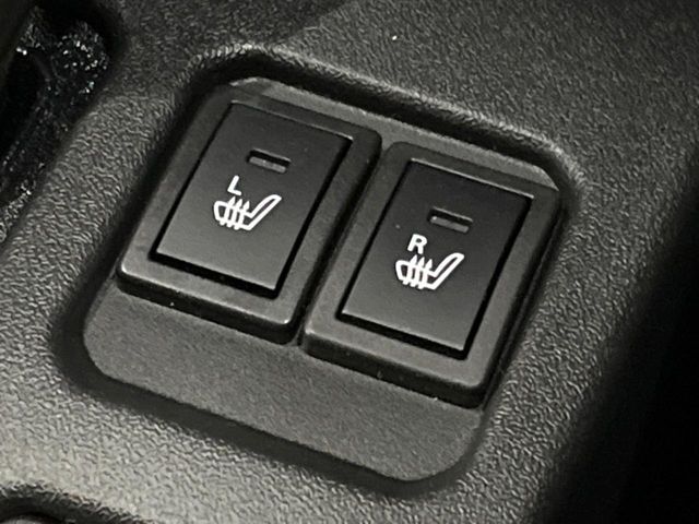 【シートヒーター】寒い日に重宝するシートヒーター！エアコンより早く温まってくれるので寒がりの人も安心ですね♪エアコンの温風は乾燥するから苦手、という方にもをおすすめです。