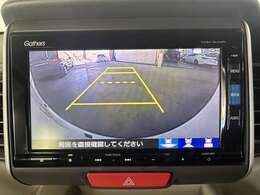 バックギアに入れるだけで自動でリヤカメラに切り替わります！車庫入れやバックが苦手な方にオススメ！