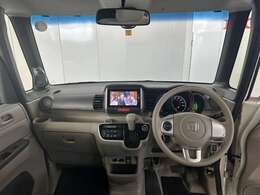 見通しの良い運転席回りとなっておりますので安心して運転をして頂けます！窓が大きいので明るく開放的な室内です