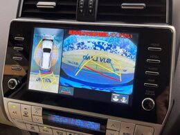 【パノラミックビューモニター】専用のカメラにより、上から見下ろしたような視点で360度クルマの周囲を確認することができます☆死角部分も確認しやすく、狭い場所での切り返しや駐車もスムーズに行えます。