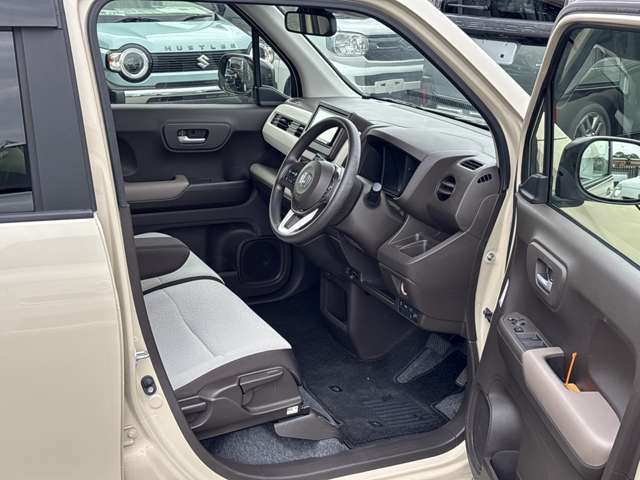 毎回座るフロントシート。運転席は毎回使用する部分ですので、座り心地が重要です！