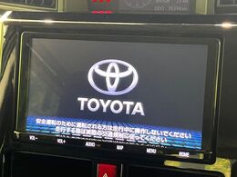 【純正9インチナビ】人気の純正ナビを装備しております。ナビの使いやすさはもちろん、オーディオ機能も充実！キャンプや旅行はもちろん、通勤や買い物など普段のドライブも楽しくなるはず♪