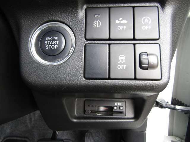 エンジンの始動・停止は、ブレーキを踏みながらスイッチを押すだけで簡単にできます。