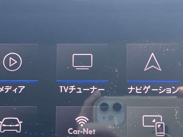 LIBERALAでは多種多様の車種をご用意させていただいております。お客様がご納得いくまで、そのお車の持つ特性を五感すべてで感じ取っていただける場をご提供します。
