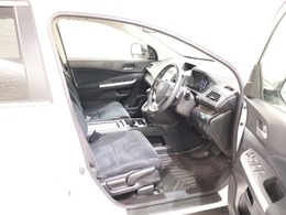 全ての座席で皆様に快適におくつろぎいただけるよう膝周りにゆとりを持たせ、心地よく座れるよう設計されています！！