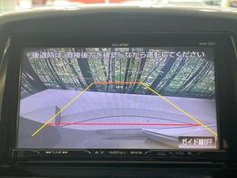 【バックカメラ】駐車時に後方がリアルタイム映像で確認できます。大型商業施設や立体駐車場での駐車時や、夜間のバック時に大活躍！運転スキルに関わらず、今や必須となった装備のひとつです！