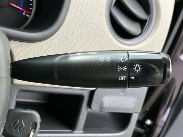 WECARSの展示場では実際に見て、触ってお車をお選びいただけます！知識の豊富な営業スタッフが様々なカーライフをご提案いたします！