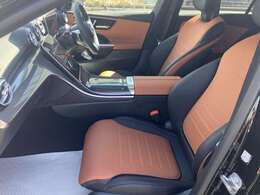 メルセデスならではのしっかりとした造りのシート。立体的にしっかりと身体を支えますのでロングドライブでも疲れ知らずです。