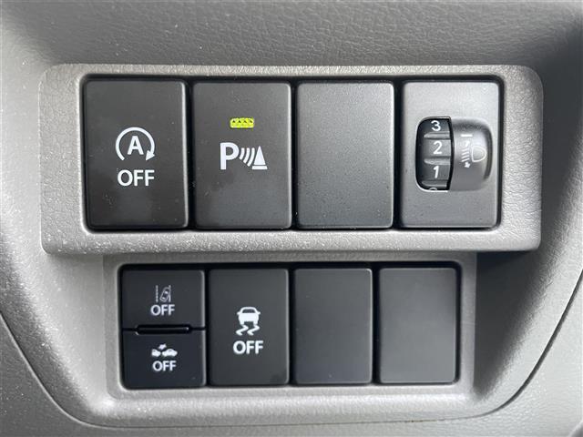 こちら運転席周りの操作部分の写真になります。各部しっかり動作の確認をしておりますので、ご安心だくさい。また、第三者機関の鑑 定書もありますので、そちらも併せて、ご確認いただければ幸いです！