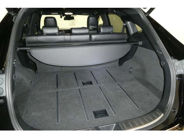 広いトランクスペース！大きい荷物から小さい荷物までたっぷり積んじゃってください♪