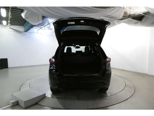 広いトランクスペース！大きい荷物から小さい荷物までたっぷり積んじゃってください♪