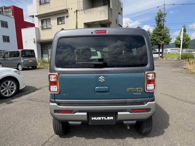 室内展示場を完備しておりますので、天候の悪い日でもゆっくりと車両をご覧下さい。