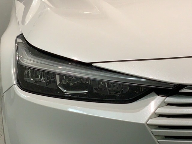 LEDヘッドライトは、点灯の瞬間から最大光量を発揮し、突然暗くなるトンネルなどでの安定感を高めます。