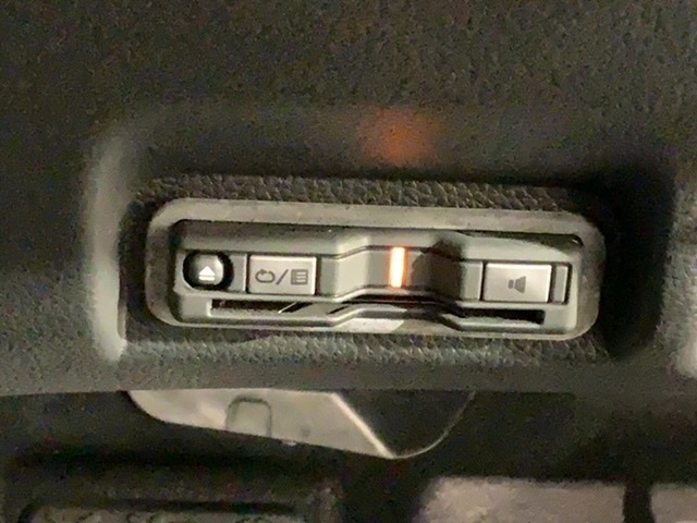 いまや快適なカーライフに欠かせないETCが付いています。