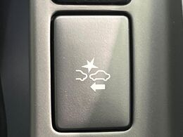 【プリクラッシュセーフティ】前方の車両等を検知し、衝突しそうな時は警報で注意を促し、ブレーキを踏む力をサポート。ブレーキを踏めなかった場合は衝突被害軽減ブレーキが作動、衝突回避をサポートします。