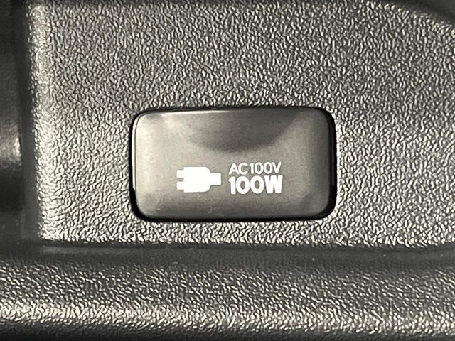 【アクセサリーコンセント】キャンプやスポーツ、アウトドアでのアクティビティはもちろん、災害・停電の際に助けにもなるAC100Vコンセントを装備♪ケータイやタブレット、ゲーム機器の充電にも♪