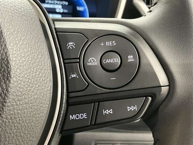 レーダークルーズコントロール付きで高速道路も楽々です。