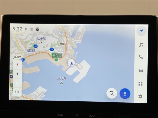 いまや必須装備「ナビゲーション」搭載！知らない場所に、スイスイッとドライブ。なんて便利な機能でしょうか？もう、これなしではハンドルを握れませんね！でも、運転中の操作は危険ですのでご注意ですね♪
