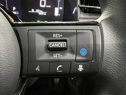 【プロパイロット】日産の革新的かつ安心して使用できる高速道路での単一車線での運転支援技術です。