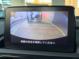 【バックカメラ】駐車時に後方がリアルタイム映像で確認できます。大型商業施設や立体駐車場での駐車時や、夜間のバック時に大活躍！運転スキルに関わらず、今や必須となった装備のひとつです！
