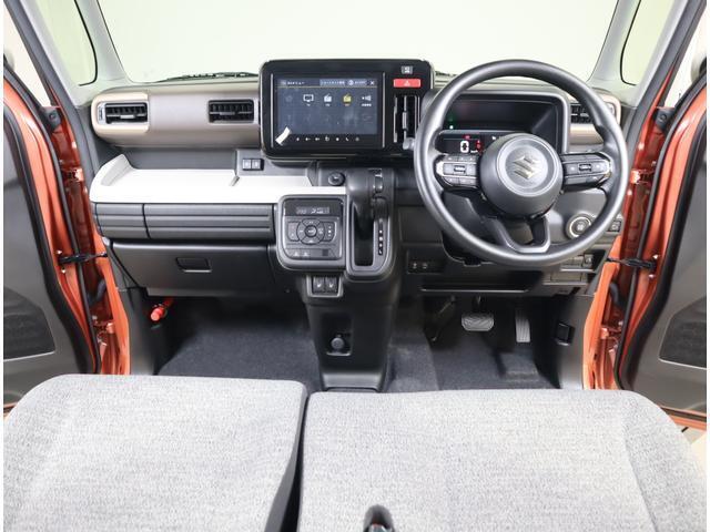 ガラスが大きいので開放感◎！想像以上の広さで、毎日の運転がもっと快適に！みんなくつろげる心地よい室内空間です。