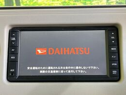 【純正ナビ】人気の純正ナビを装備しております。ナビの使いやすさはもちろん、オーディオ機能も充実！キャンプや旅行はもちろん、通勤や買い物など普段のドライブも楽しくなるはず♪