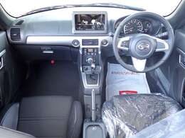 メーカー保証　ブラックインテリア　切削デザイン16インチAW　電動開閉式ルーフ　オートライト　バックセンサー　シートヒーター