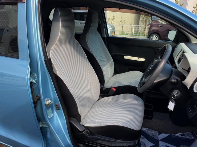 運転席シート廻りは使用感も少なく、良好な状態となっています。丁寧に使われていたことがよくわかりますね。