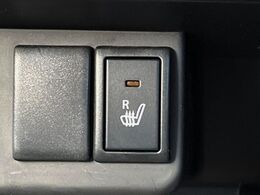 【シートヒーター】寒い日に重宝するシートヒーター！エアコンより早く温まってくれるので寒がりの人も安心ですね♪エアコンの温風は乾燥するから苦手、という方にもをおすすめです。