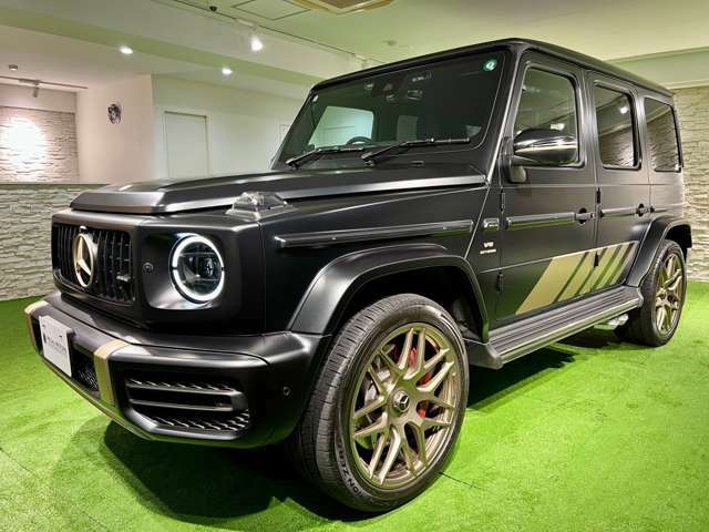 G63ロゴAMGパフォーマンスステアリング/専用22インチAMGアルミホイール（テックゴールドペイント）