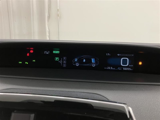 視認性の高いスピードメーターになっています。