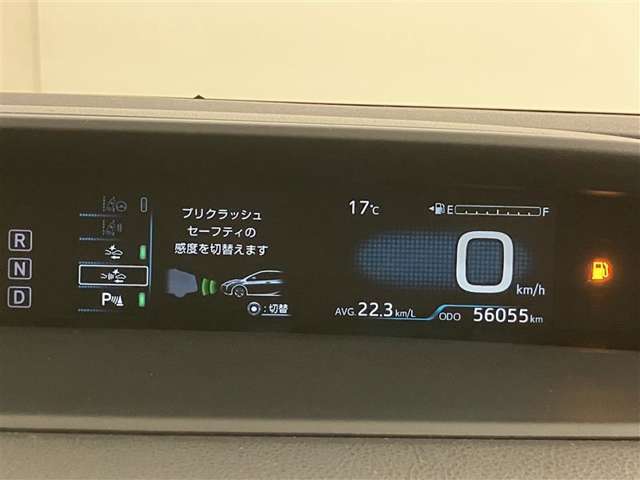 視認性の高いスピードメーターになっています。
