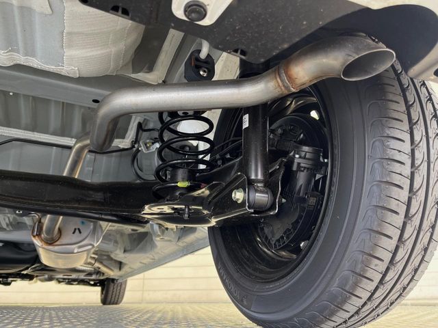 お車を安心してお乗りいただく為には、足回りの定期点検が欠かせません。サービスサポート（有償保証）では無料点検もご提供しており、安心のカーライフをお過ごしいただけるサポート体制が整っています。