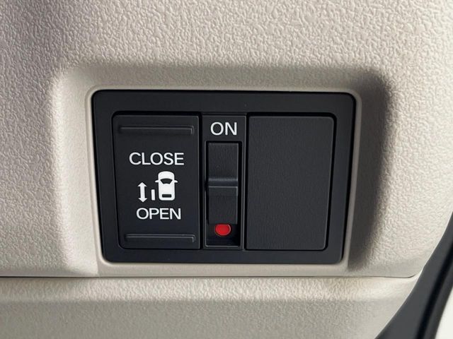 【パワースライドドア】スマートキーや運転席のスイッチでスライドドアの開閉が可能♪電動だから力を入れてドアを開ける必要が無く、小さいお子様でも、重い荷物を持っている時もラクに開け閉めできます♪