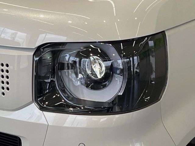 【LEDヘッドライト】悪天候や夜間走行時も良好な視界を確保し安心して運転できる高輝度LEDヘッドライトを装備！点灯速度が早く、消費電力も抑えられています。