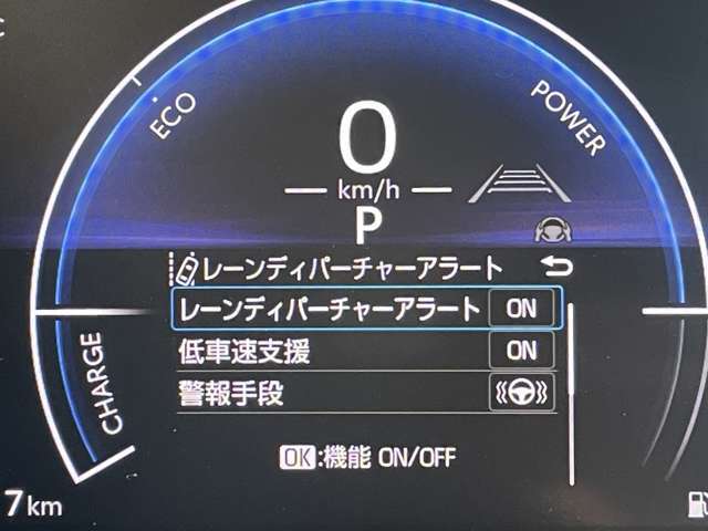 ◆【レーンディパーチャーアラート（LDA）】クルマが車線または走路から逸脱する可能性がある場合に、ブザーまたはハンドルの振動により注意をうながします。機能には限界があるためご注意ください。