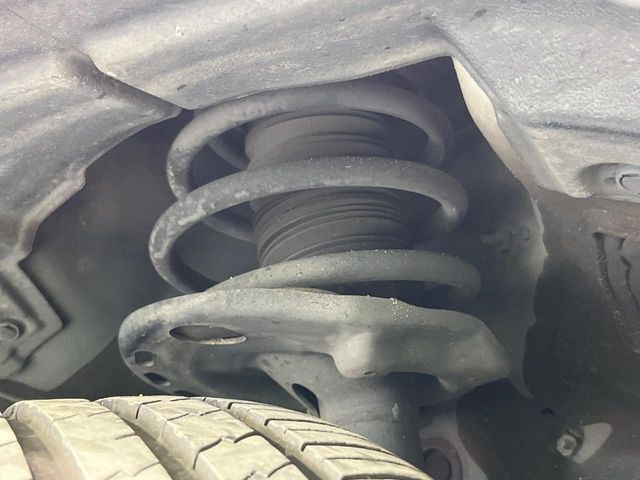 お車を安心してお乗りいただく為には、足回りの定期点検が欠かせません。サービスサポート（有償保証）では無料点検もご提供しており、安心のカーライフをお過ごしいただけるサポート体制が整っています。