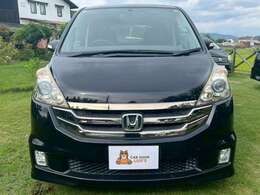 専用のポリッシャーと高性能コンパウンドを駆使し、ボディ表面を鏡のような艶と滑らかさに仕上げています。