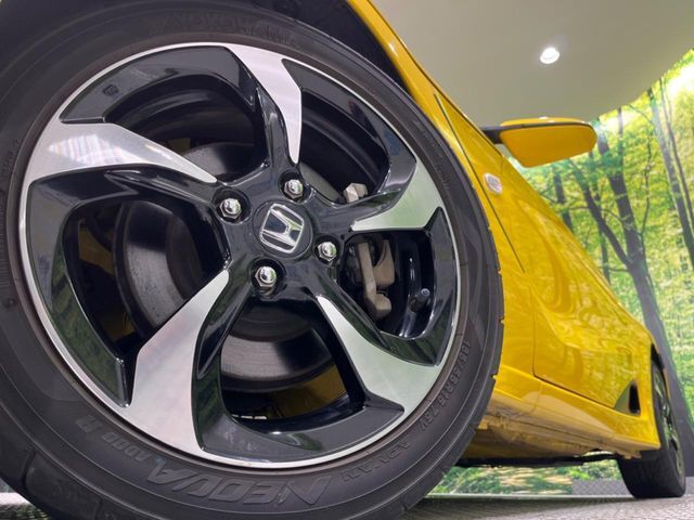 【純正16インチアルミホイール】外観にマッチした純正アルミホイールを装着しております。各種Aftermarketアルミホイールや、スタッドレスタイヤも取扱いしております。是非ご相談ください♪