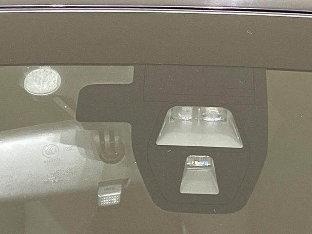 【シティブレーキアクティブシステム】低速走行中に前方の車両等を認識し、衝突しそうな時は警報とブレーキで衝突回避と被害軽減をアシスト。より安全にドライブをお楽しみいただけます。