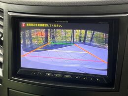 【バックカメラ】駐車時に後方がリアルタイム映像で確認できます。大型商業施設や立体駐車場での駐車時や、夜間のバック時に大活躍！運転スキルに関わらず、今や必須となった装備のひとつです！