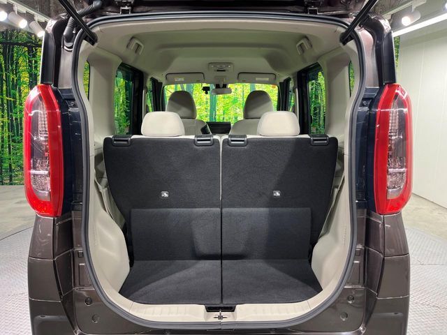 普段のお買い物や通勤、送迎等に十分な荷室スペースを確保しております。セカンドシートを倒すと、大きな荷物の積載も可能です♪
