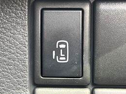 【パワースライドドア】スマートキーや運転席のスイッチでスライドドアの開閉が可能♪電動だから力を入れてドアを開ける必要が無く、小さいお子様でも、重い荷物を持っている時もラクに開け閉めできます♪